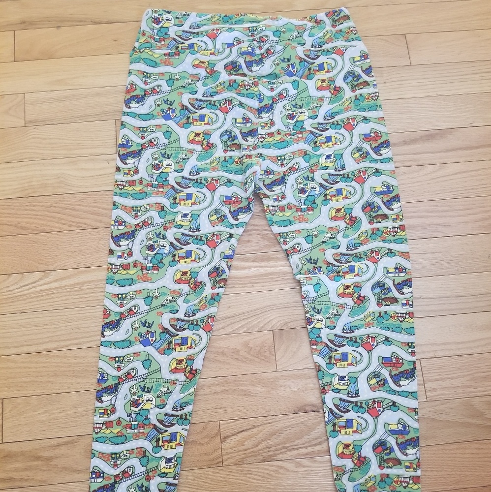 Lularoe "Town" NWOT Tall and Curvy Leggings